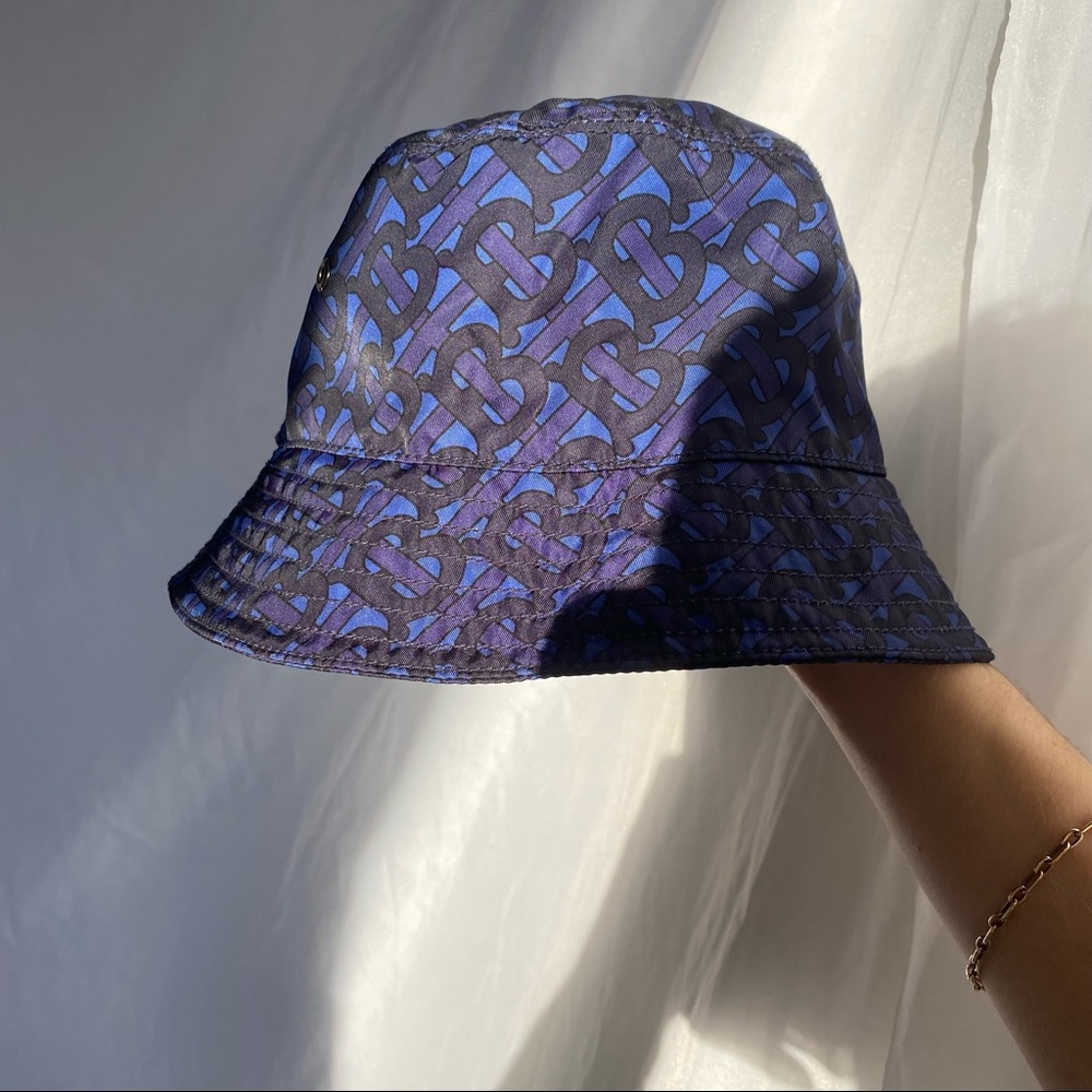 Burberry bucket hat